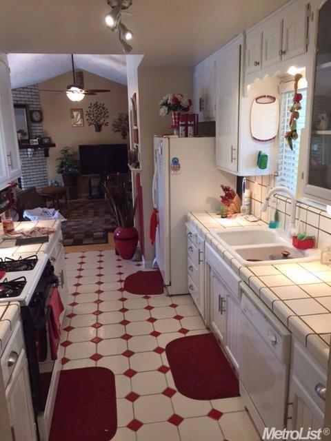 2300 Venus Dr, Ceres, CA 95307 photo 3