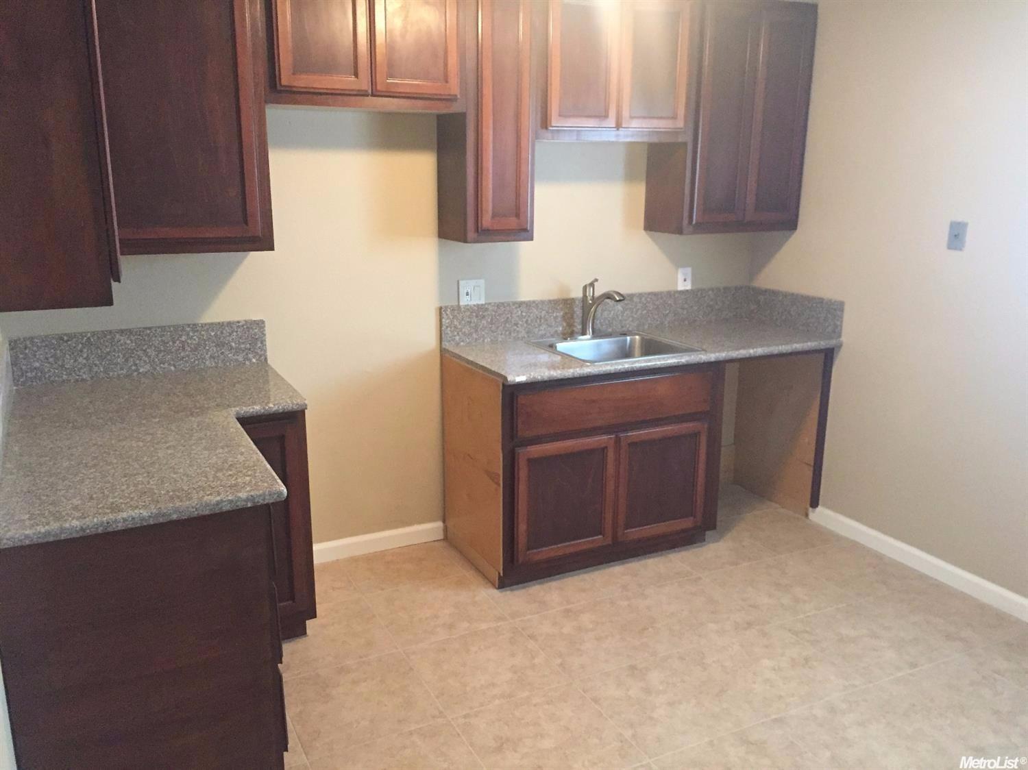 2045 Coley Ave, Escalon, CA 95320 photo 3