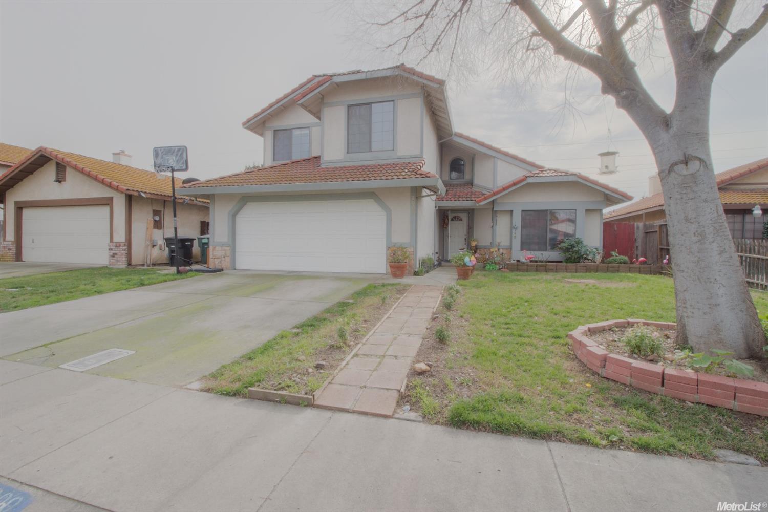 1000 S Cape Dr, Modesto, CA 95350 photo 1