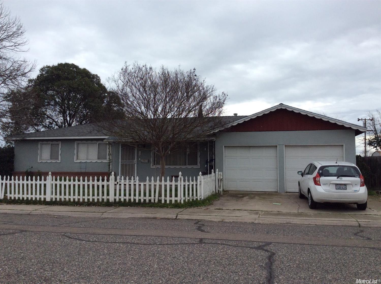 950 Trinity, Manteca, CA 95336 photo 1