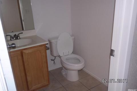 561 Lincoln Ave #E, Modesto, CA 95354 photo 6