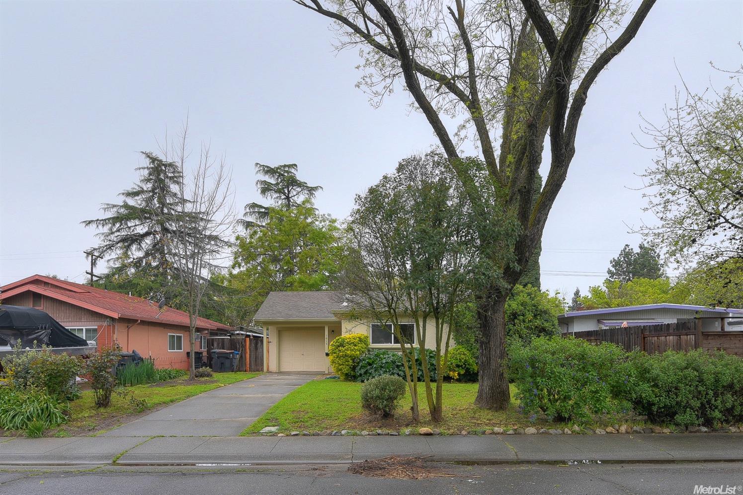 1013 Chestnut Ln, Davis, CA 95616 photo 2