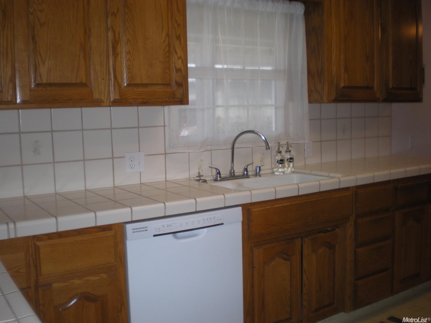 2121 N Berkeley Ave, Turlock, CA 95382 photo 8