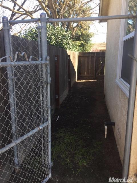 2121 N Berkeley Ave, Turlock, CA 95382 photo 24