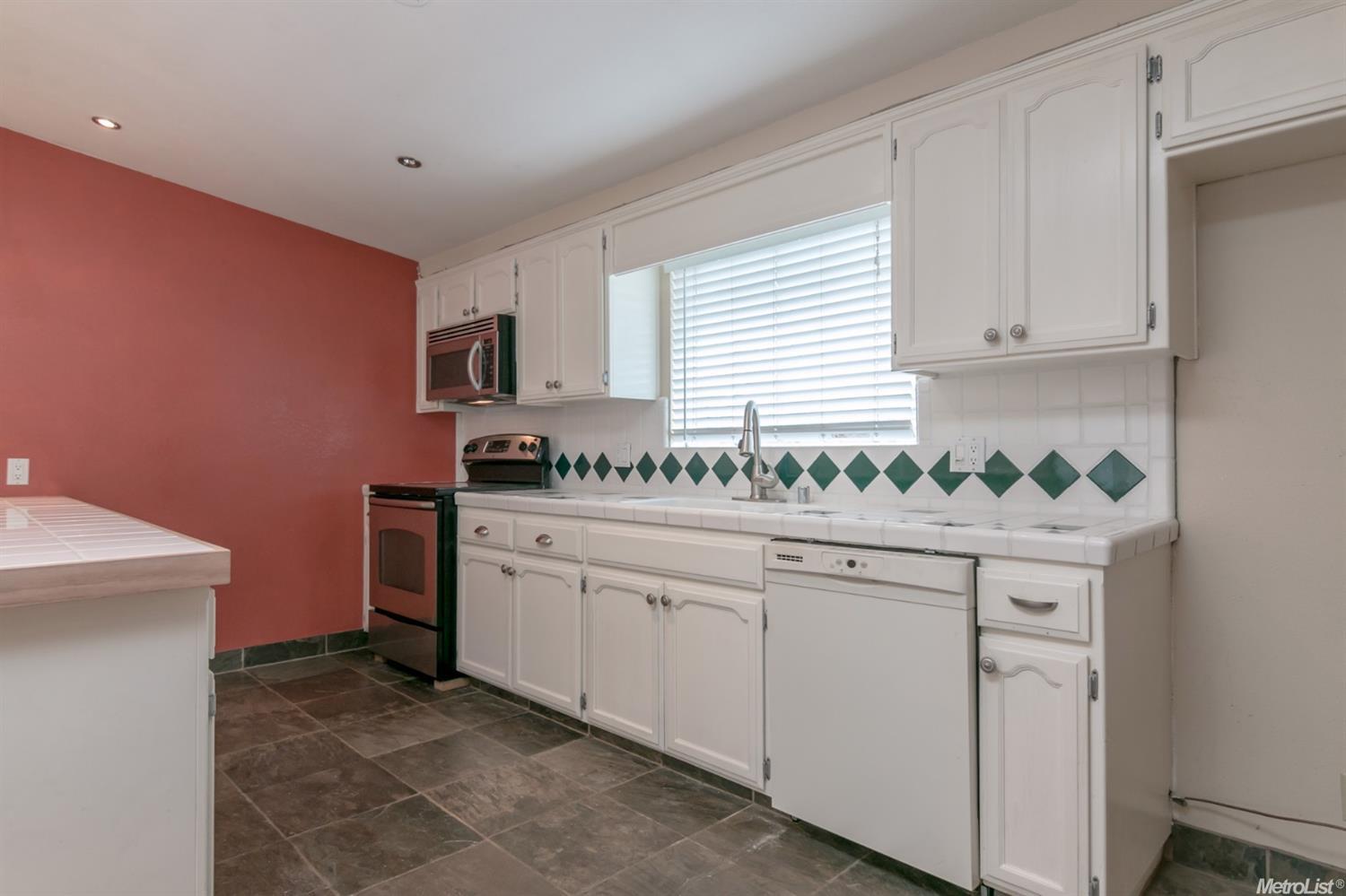 911 Trinity St, Manteca, CA 95336 photo 8