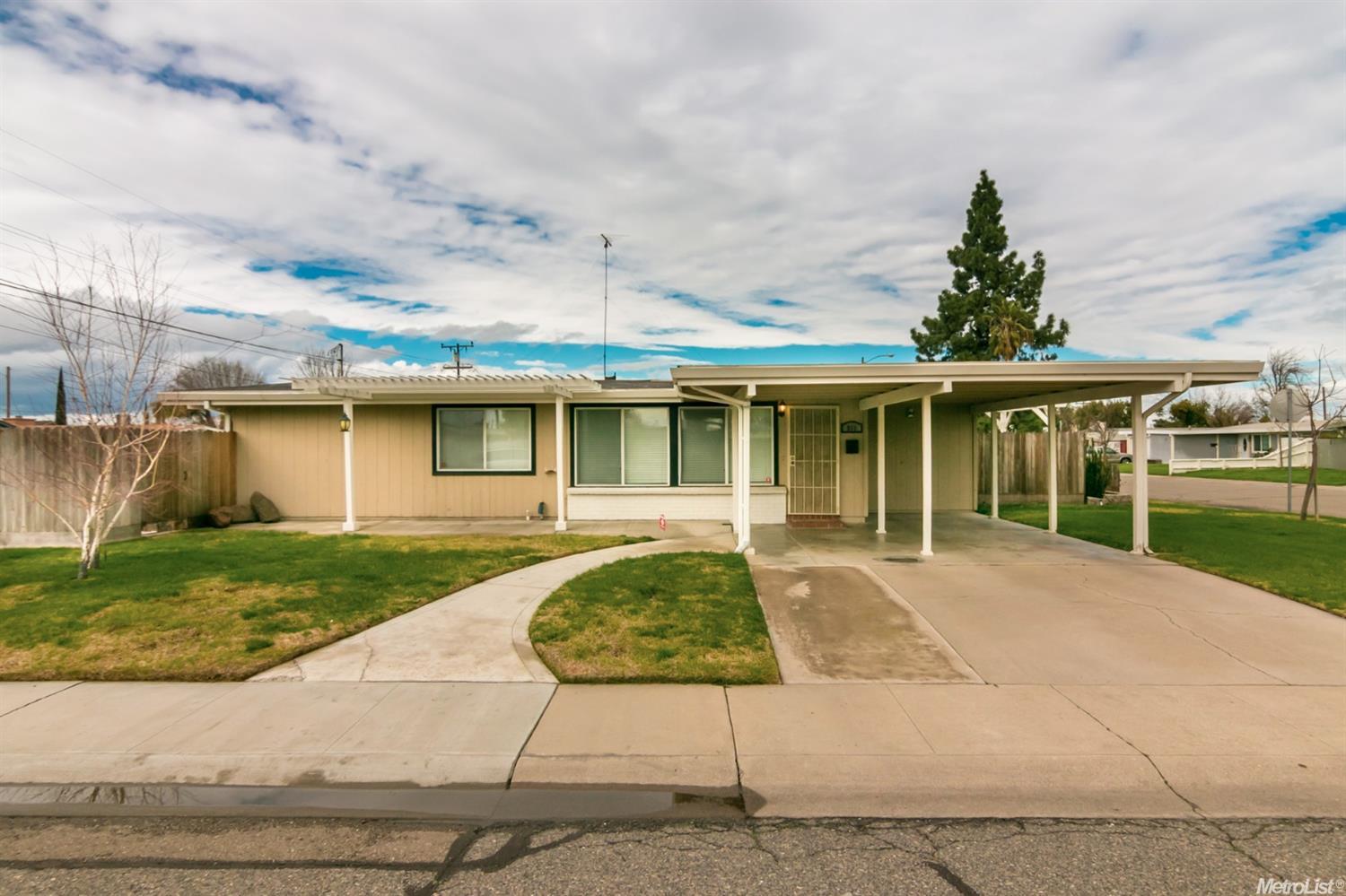 911 Trinity St, Manteca, CA 95336 photo 2