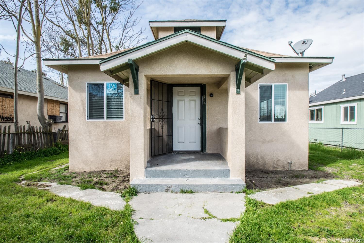 203 Jessie Ave, Manteca, CA 95337 photo 2