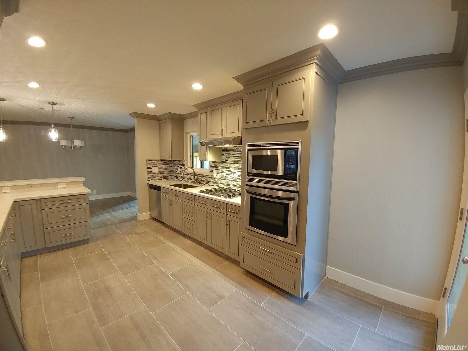 717 Peach, Lodi, CA 95242 photo 2