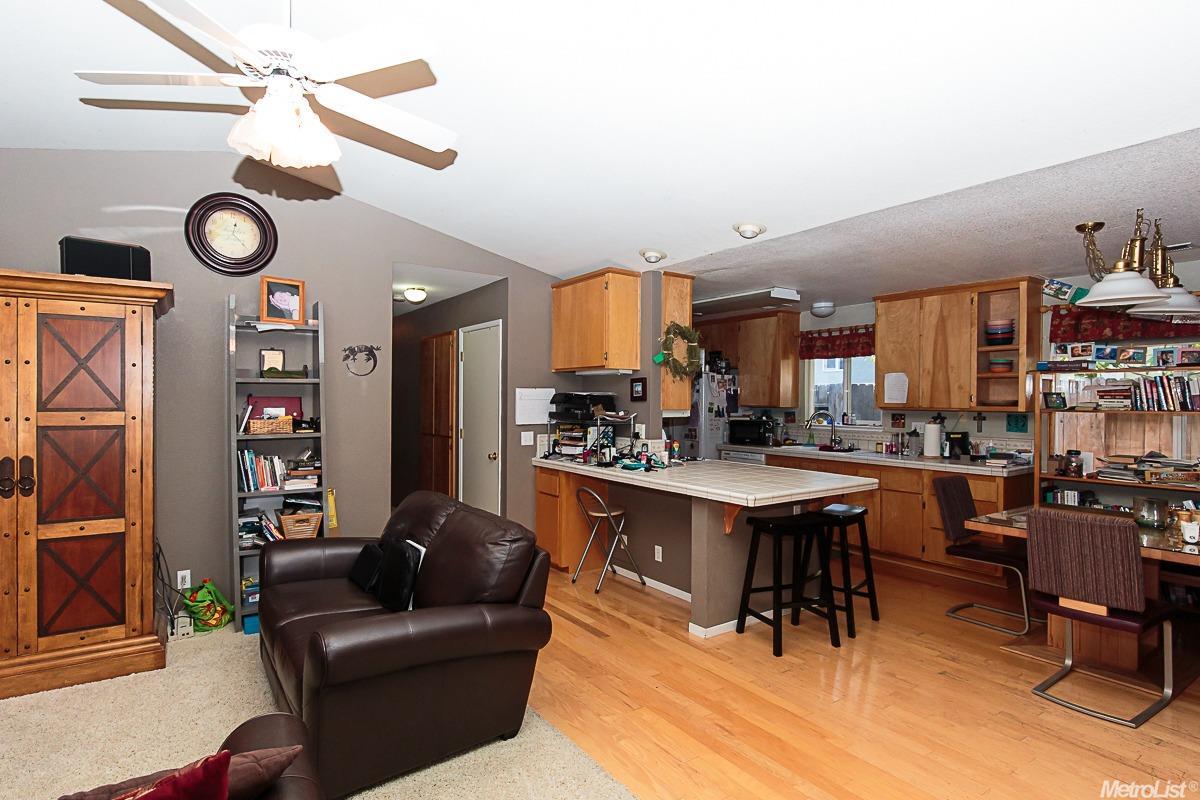 2702 Javier Pl, Davis, CA 95618 photo 4