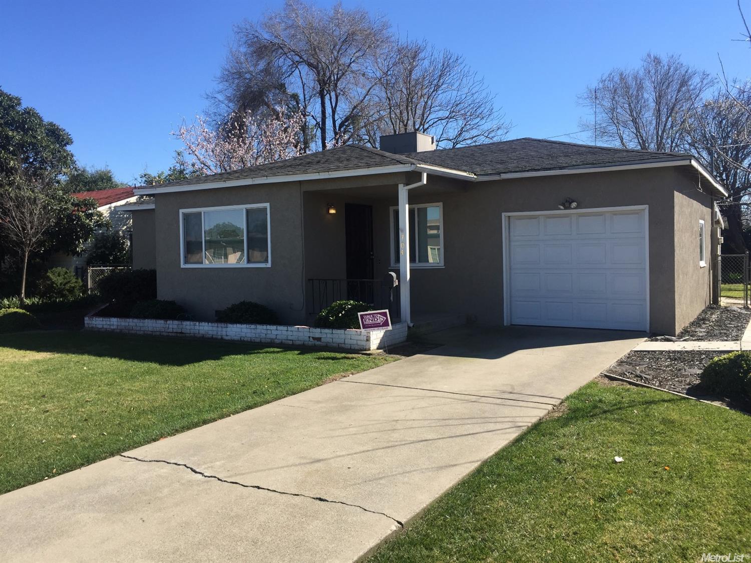 704 E North, Manteca, CA 95336 photo 1