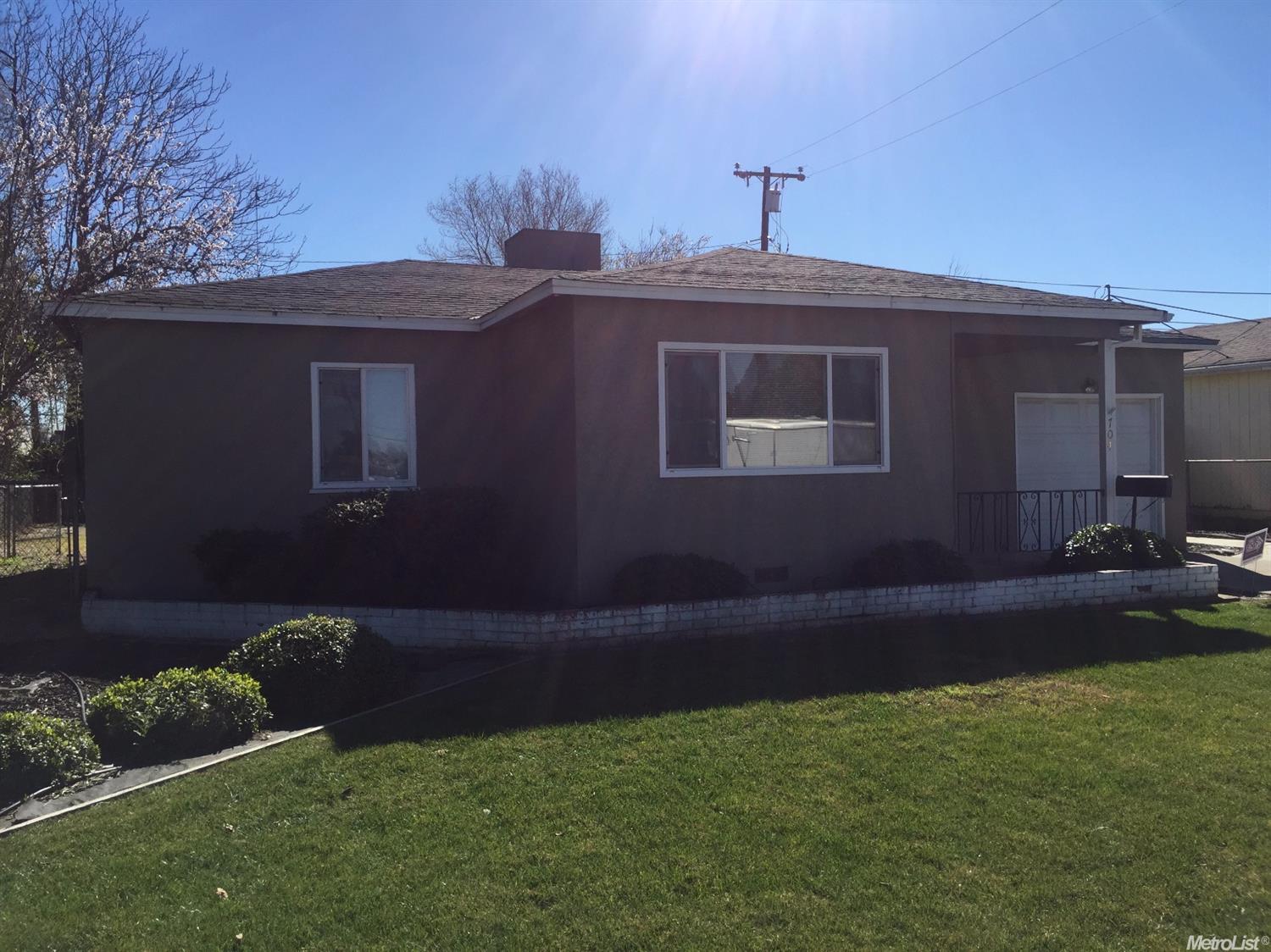 704 E North, Manteca, CA 95336 photo 2