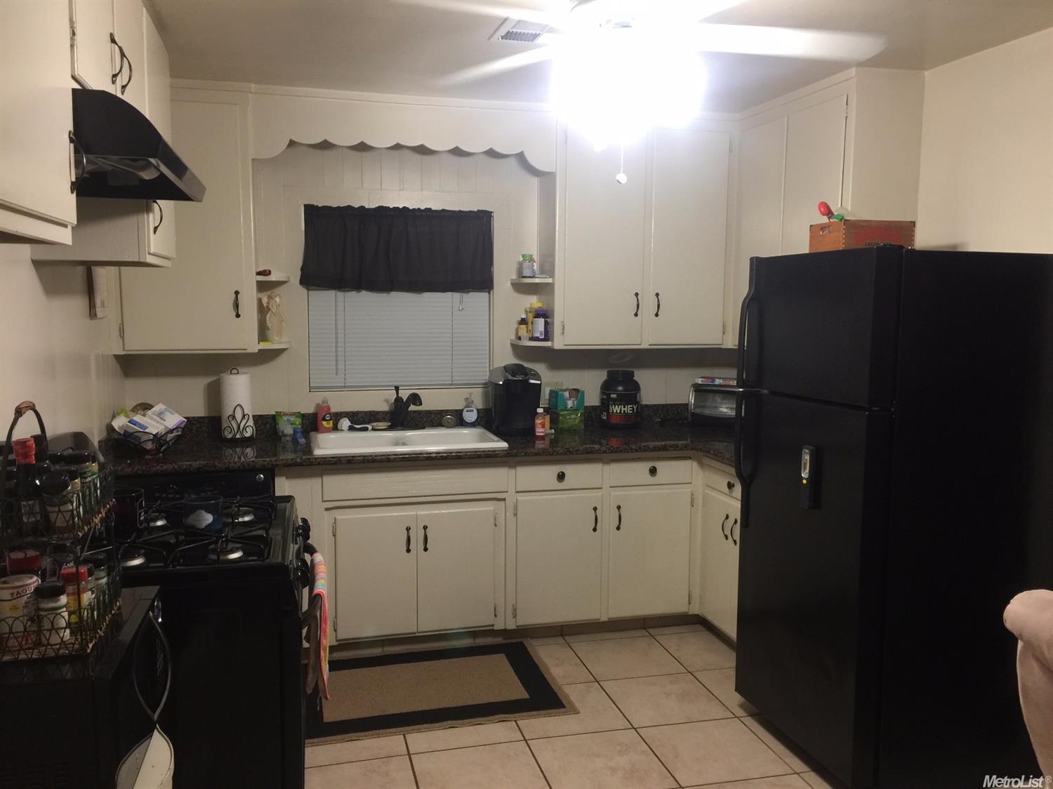 704 E North, Manteca, CA 95336 photo 3