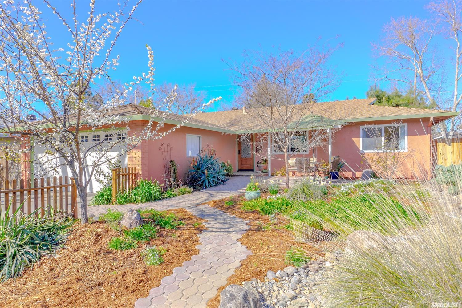 2127 Regis Dr, Davis, CA 95618 photo 2