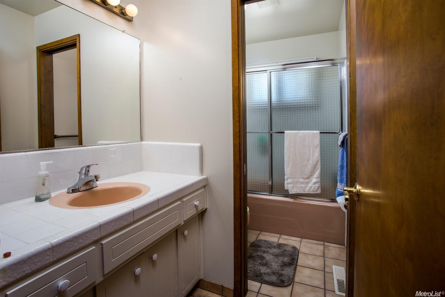 2700 Warwick Ln, Modesto, CA 95350 photo 17