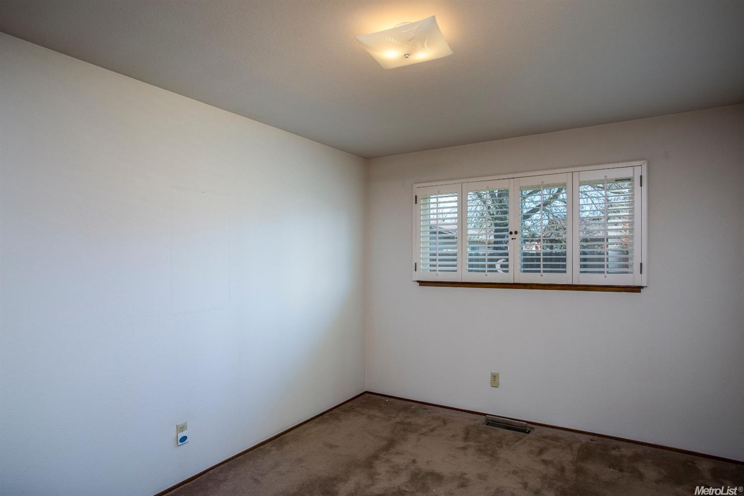 2700 Warwick Ln, Modesto, CA 95350 photo 5
