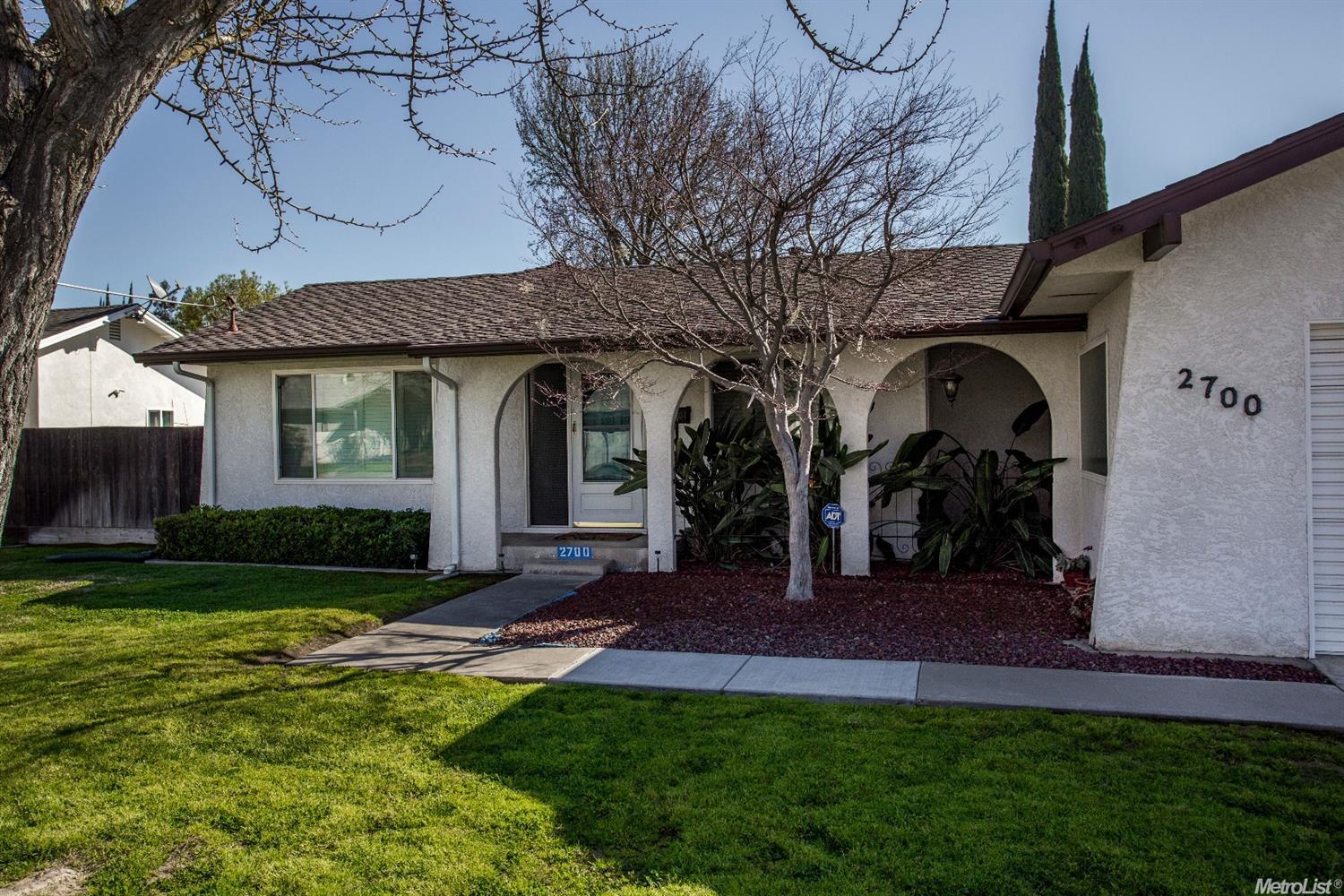 2700 Warwick Ln, Modesto, CA 95350 photo 2