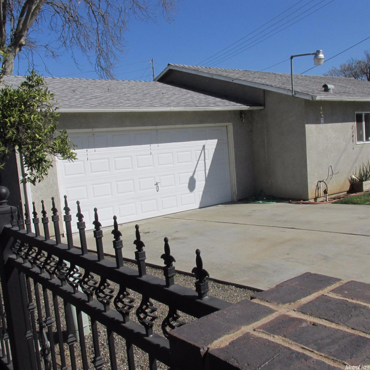 400 Laurel Ave, Modesto, CA 95351 photo 2