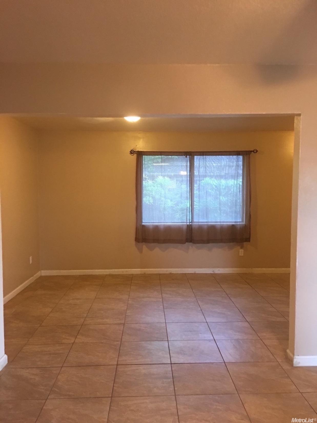 1100 Whitman Way, Modesto, CA 95351 photo 2