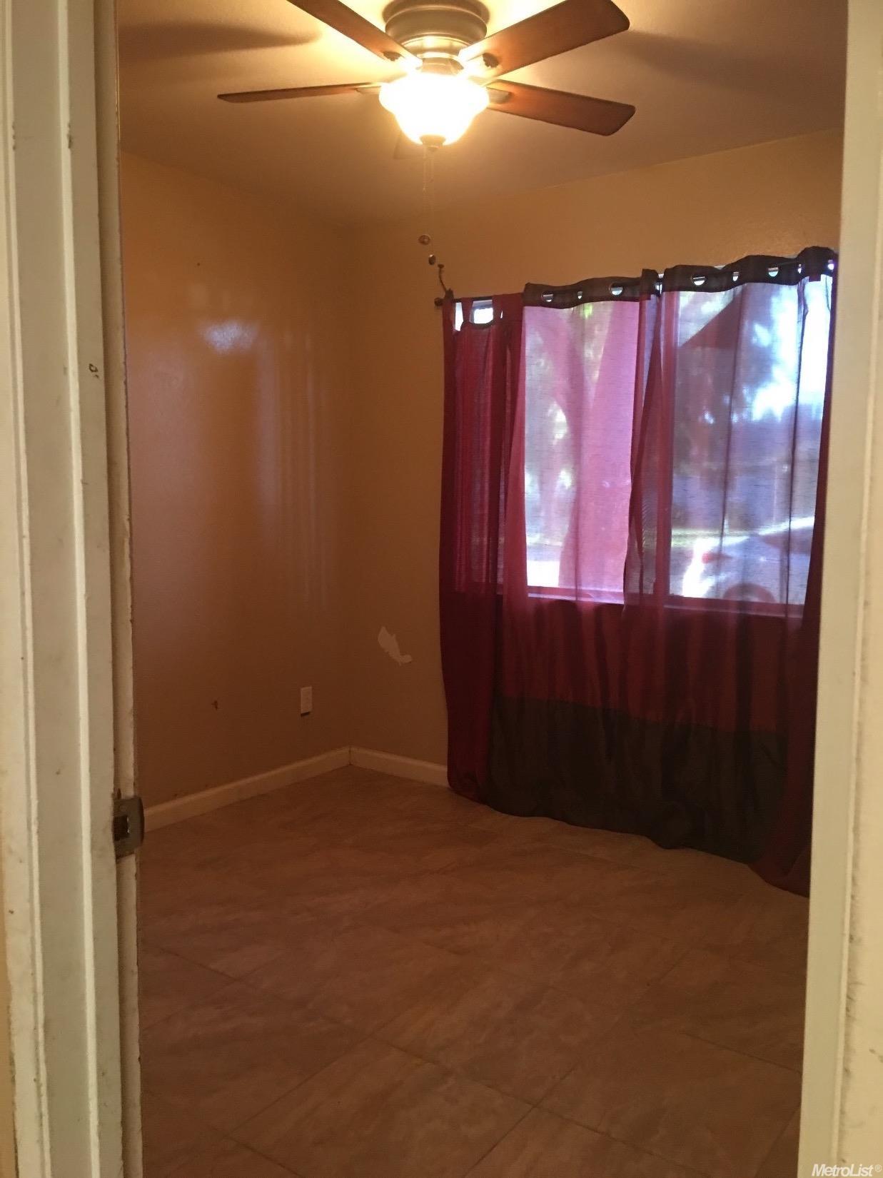 1100 Whitman Way, Modesto, CA 95351 photo 4