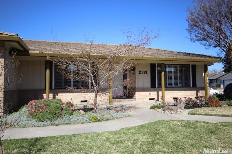 2119 W Vine St, Lodi, CA 95242 photo 2
