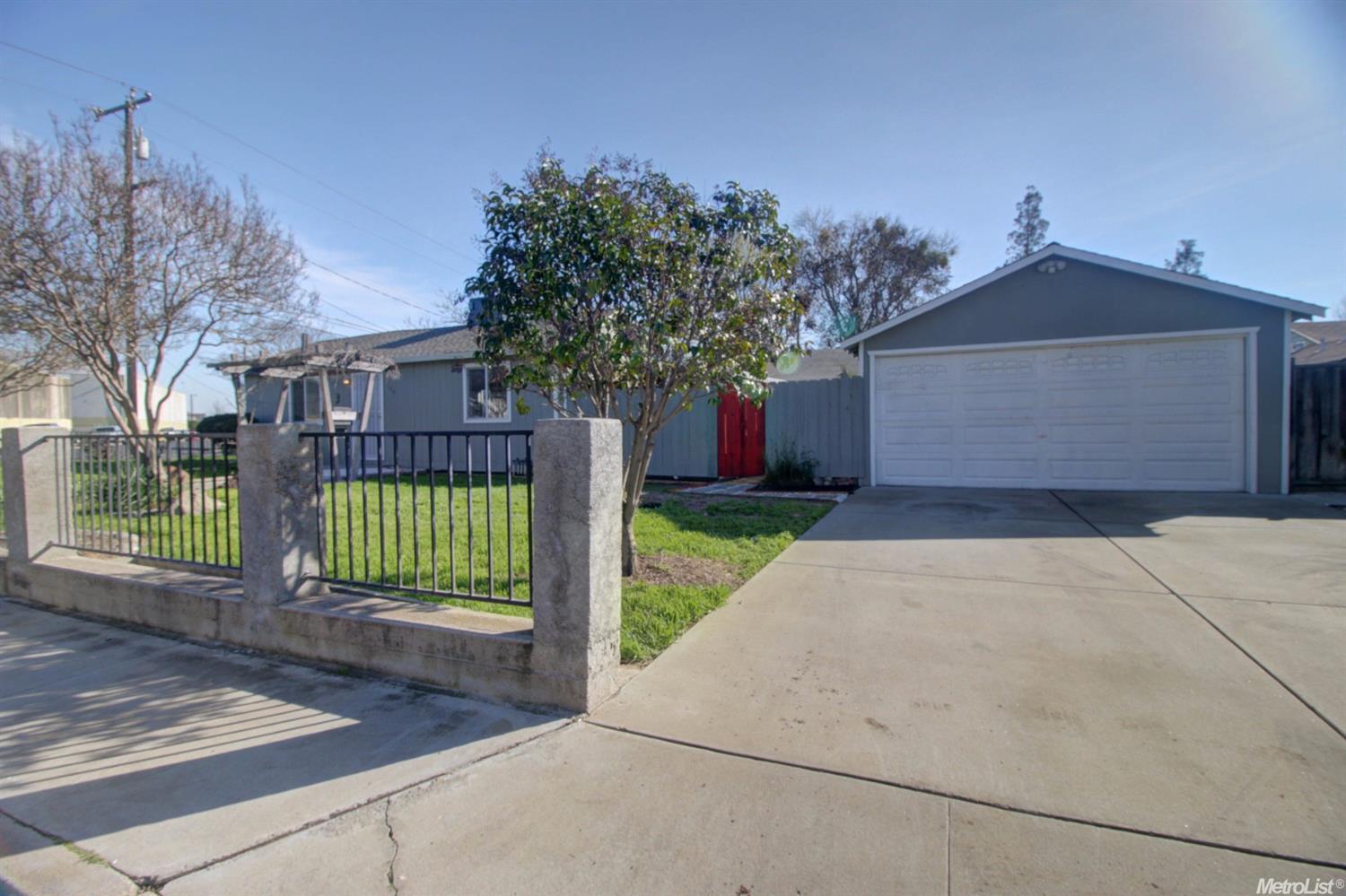308 Stockton St, Manteca, CA 95337 photo 2