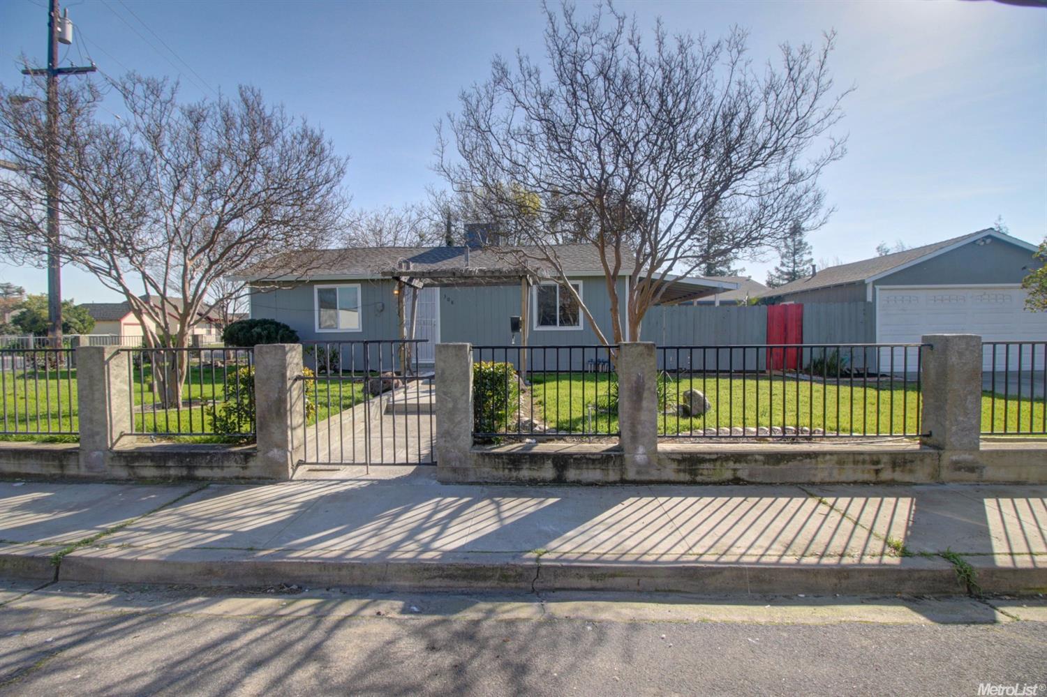 308 Stockton St, Manteca, CA 95337 photo 1