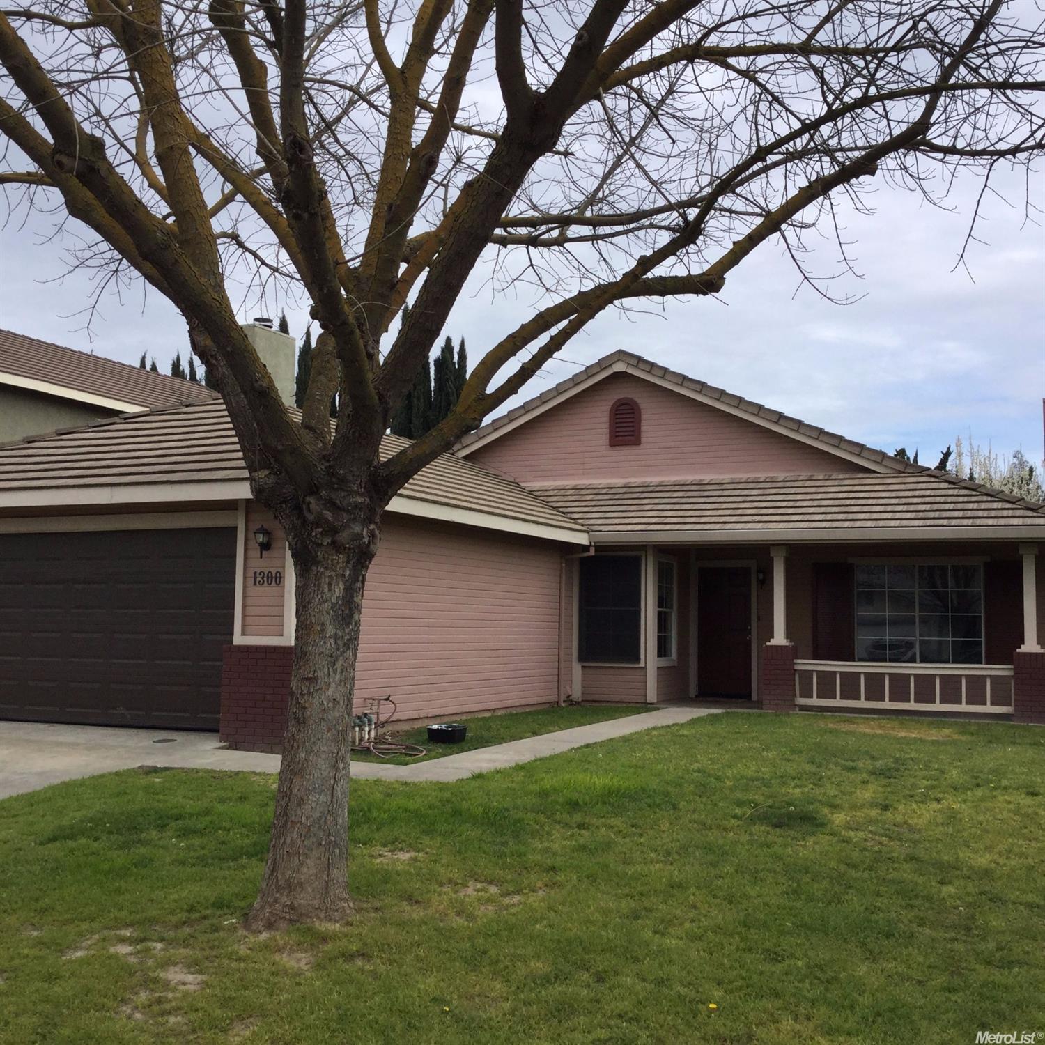 1300 Riverette Dr, Modesto, CA 95351 photo 2