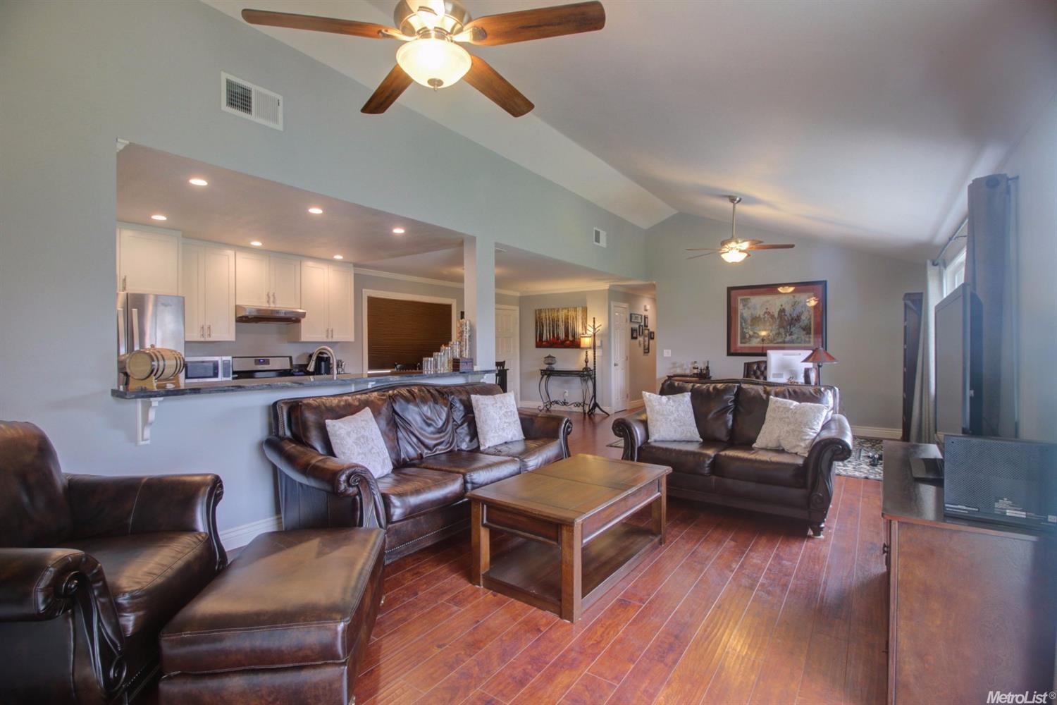 1317 Satariano Ln, Modesto, CA 95355 photo 4
