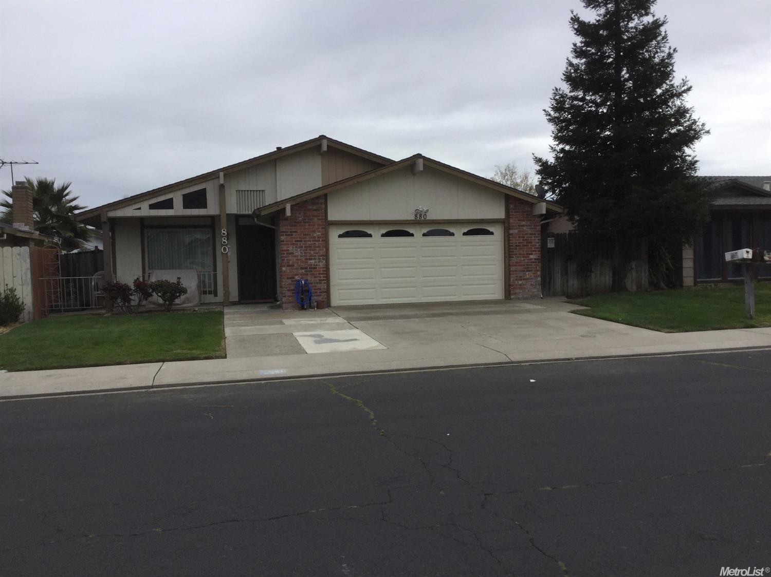 880 Carson Ave, Manteca, CA 95337 photo 1