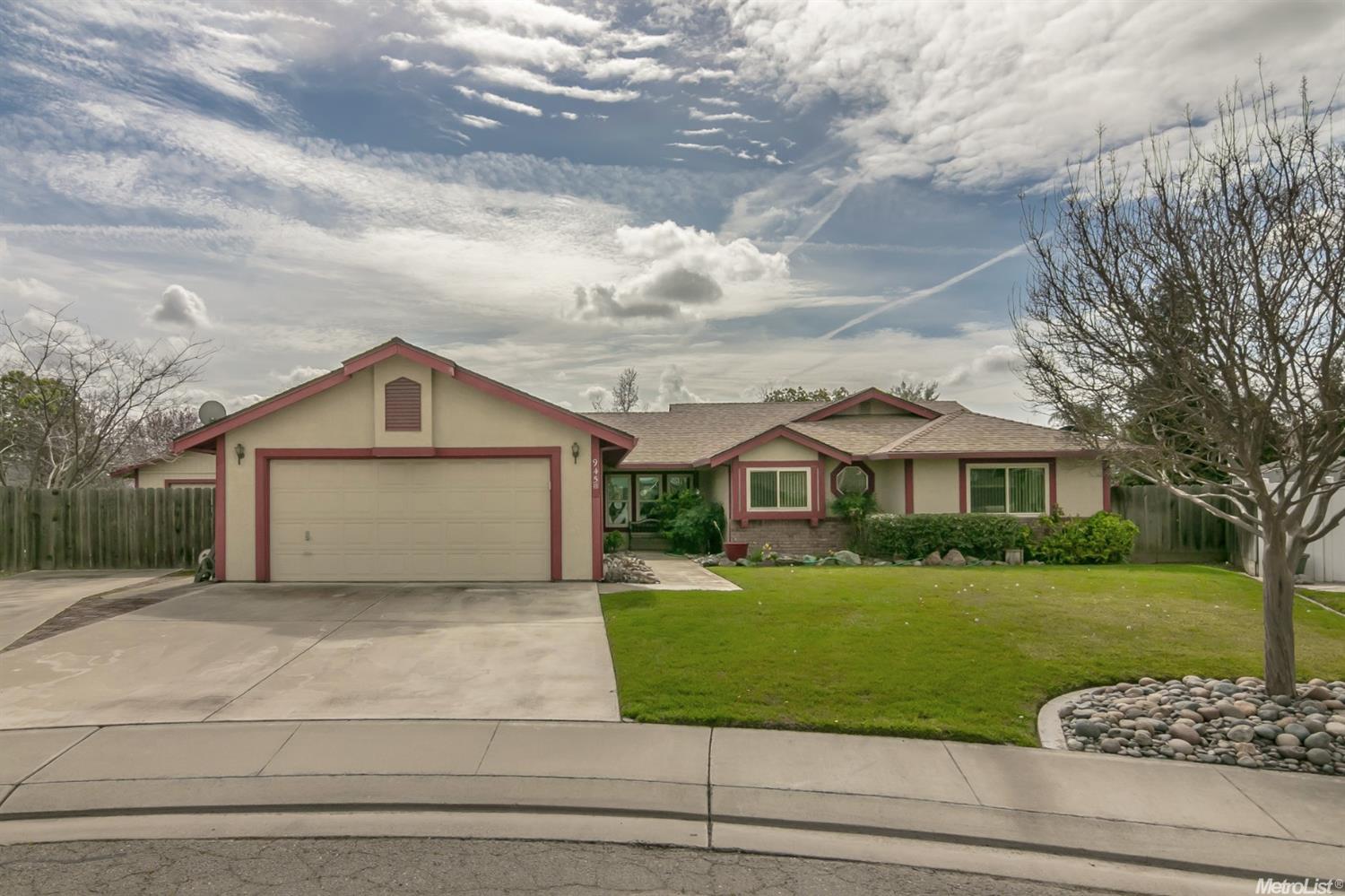 945 Foxfire Dr, Manteca, CA 95337 photo 2