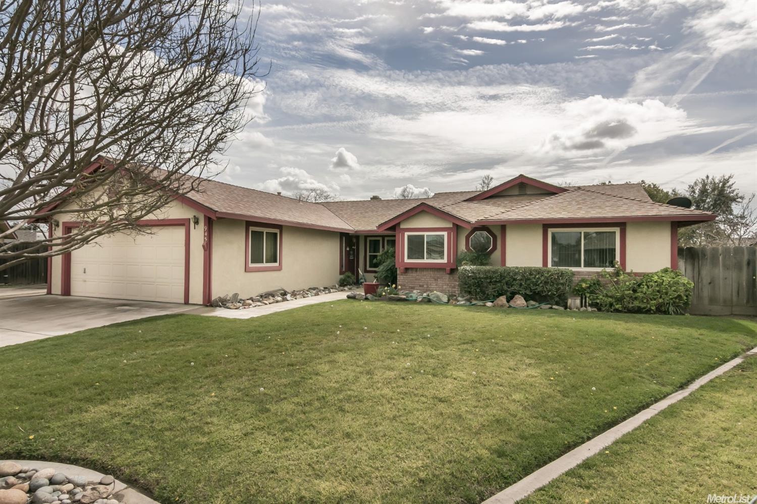 945 Foxfire Dr, Manteca, CA 95337 photo 1