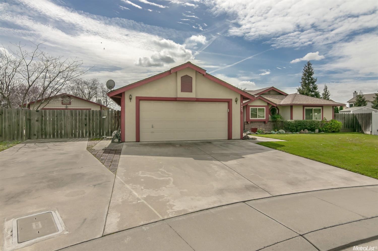 945 Foxfire Dr, Manteca, CA 95337 photo 3
