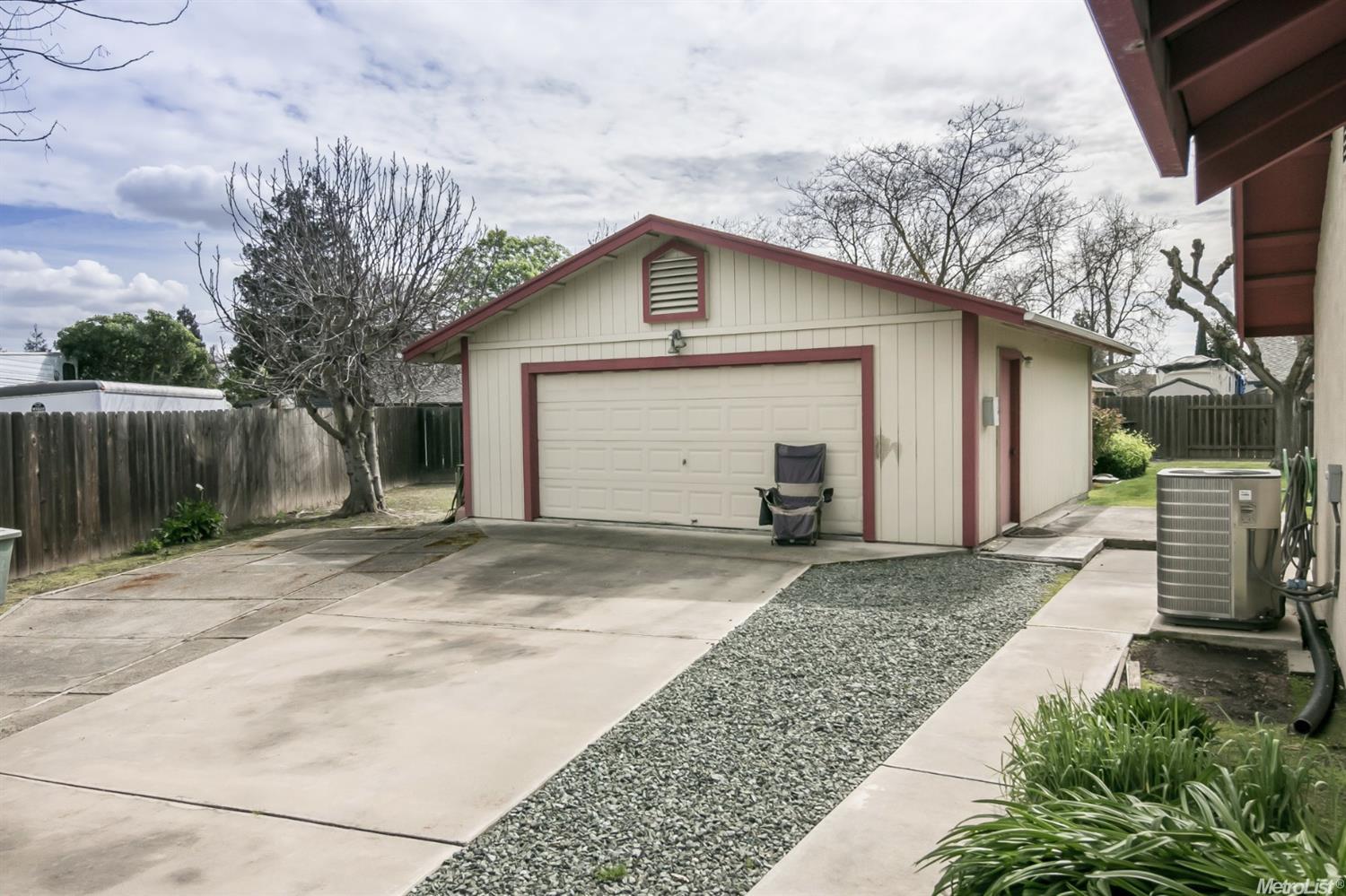945 Foxfire Dr, Manteca, CA 95337 photo 4