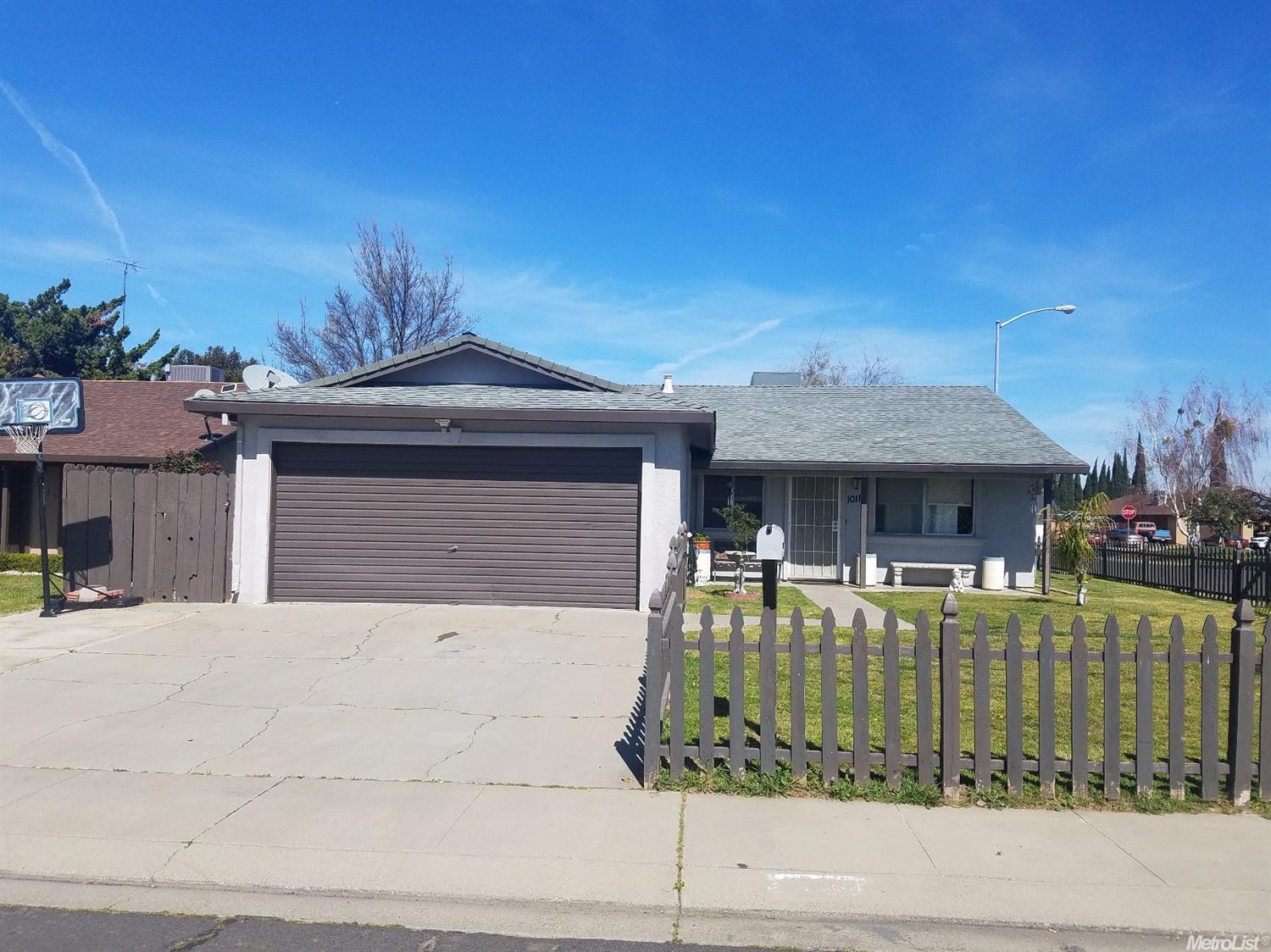 1011 Merced Way, Manteca, CA 95337 photo 1