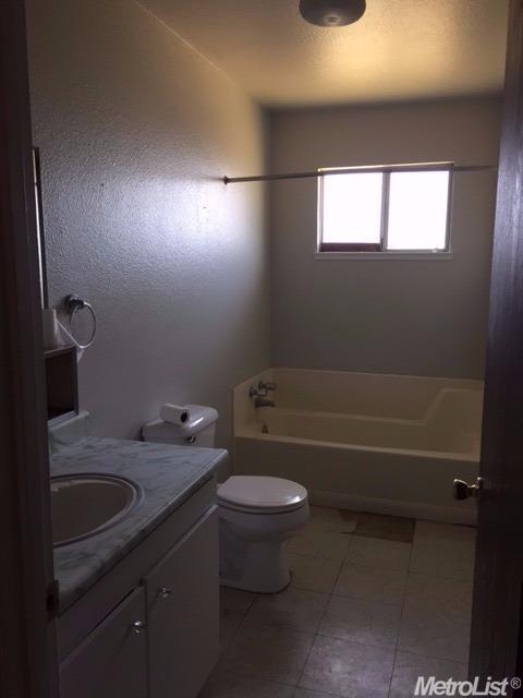 5662 10th St, Keyes, CA 95328 photo 13