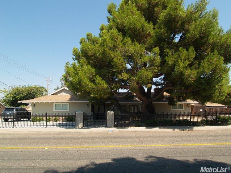 411 E Minnesota Ave, Turlock, CA 95382 photo 2