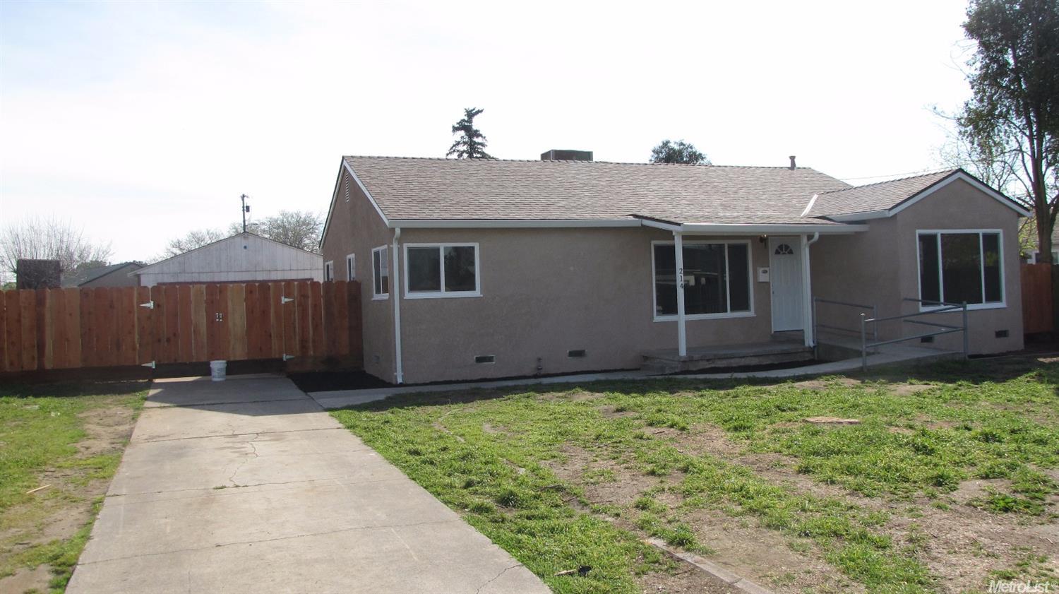 214 Hemlock, Manteca, CA 95337 photo 1