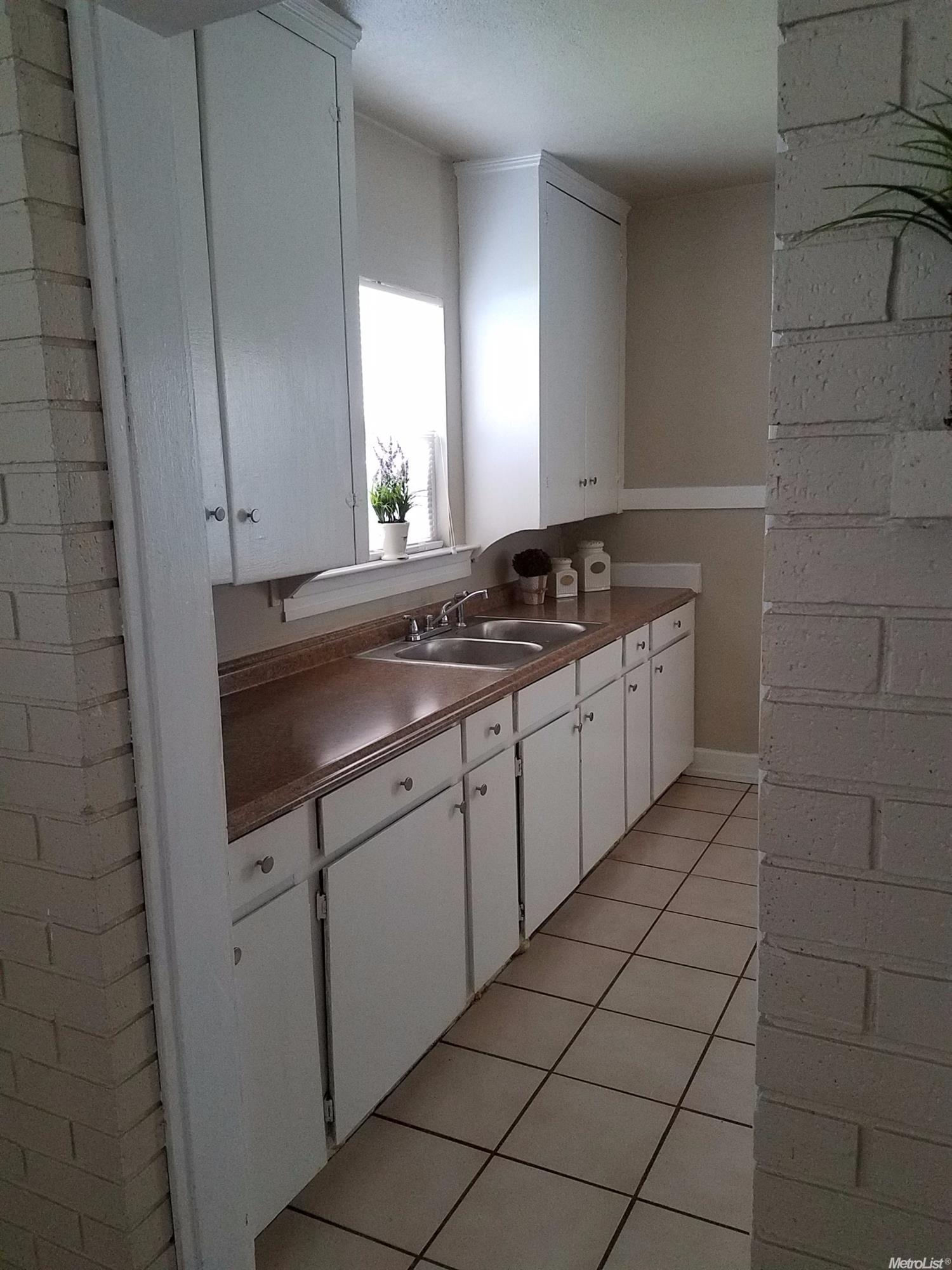327 Alturas Ave, Modesto, CA 95351 photo 4