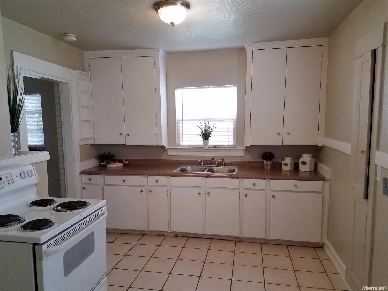 327 Alturas Ave, Modesto, CA 95351 photo 3