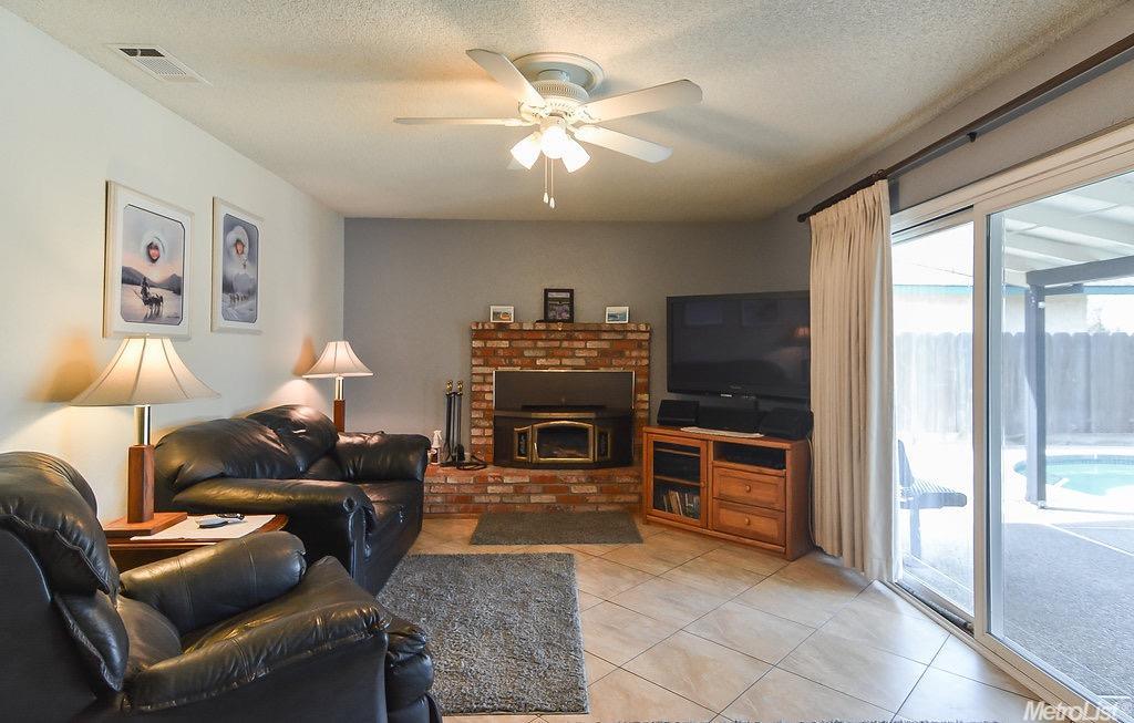 859 Donner Way, Manteca, CA 95337 photo 2