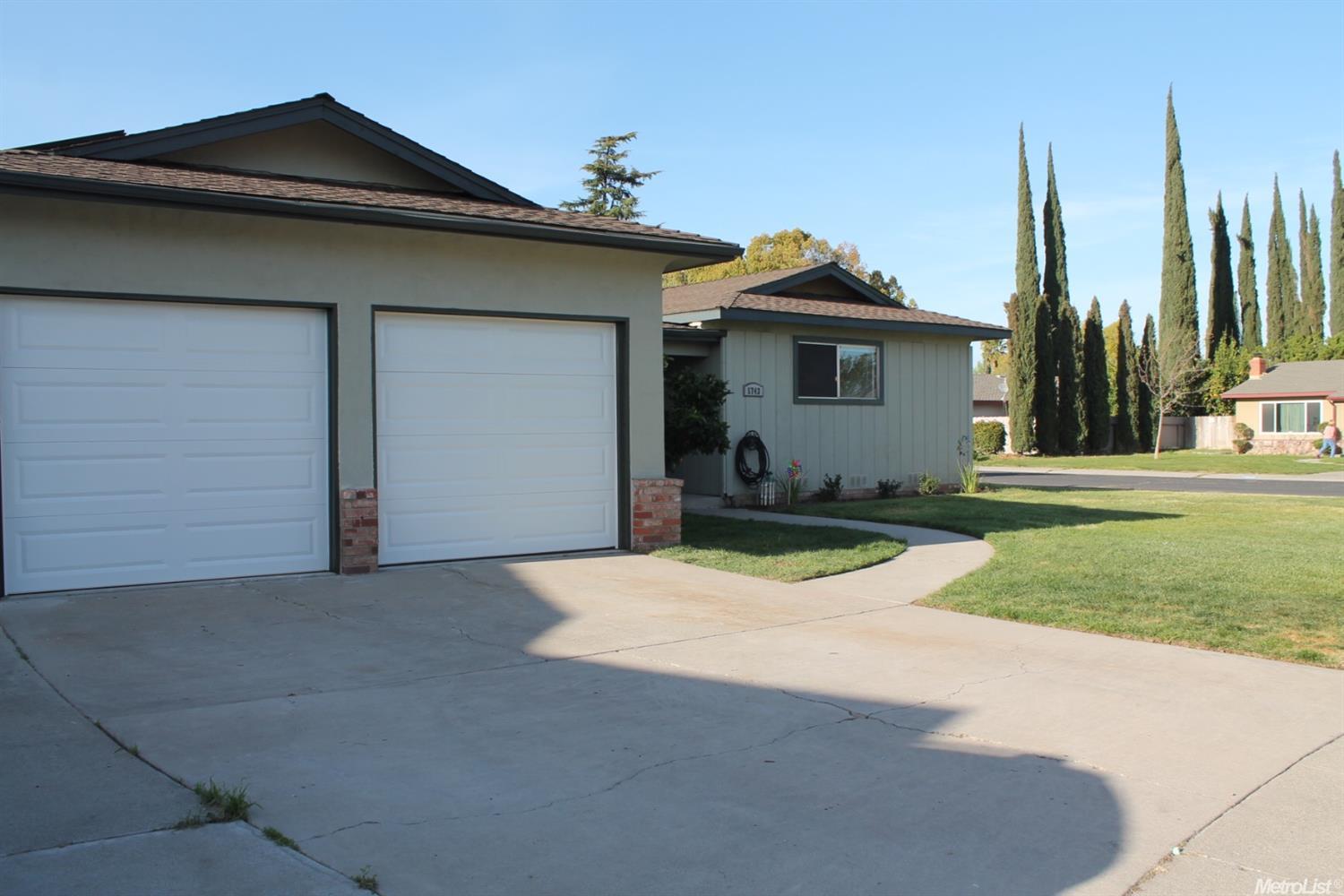 5743 Navajo Ct, Manteca, CA 95336 photo 2
