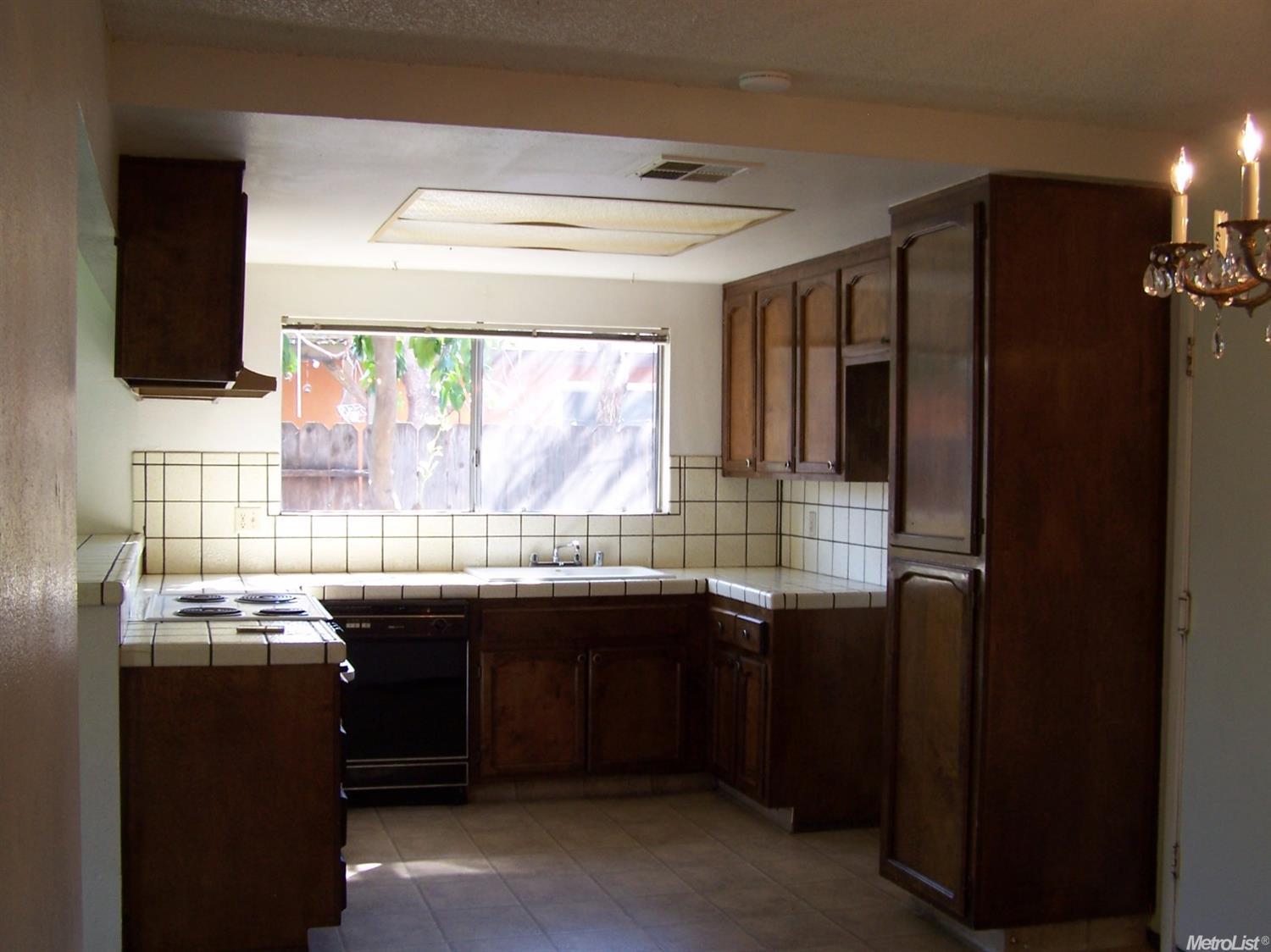 1625 Gomes Ln, Turlock, CA 95382 photo 4