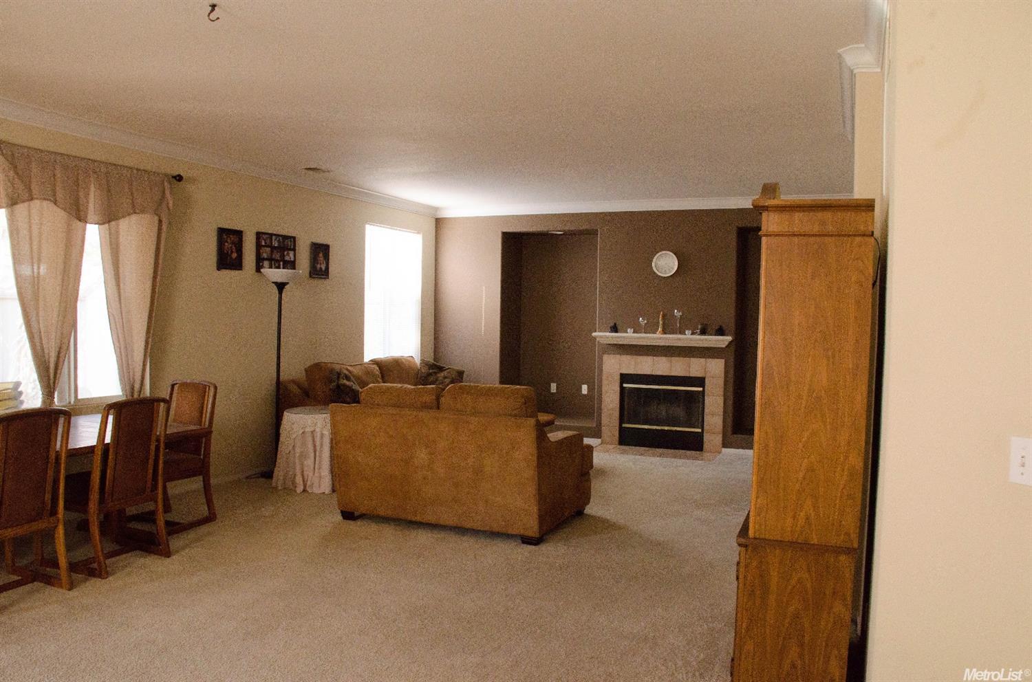 13631 Redstone St, Lathrop, CA 95330 photo 2