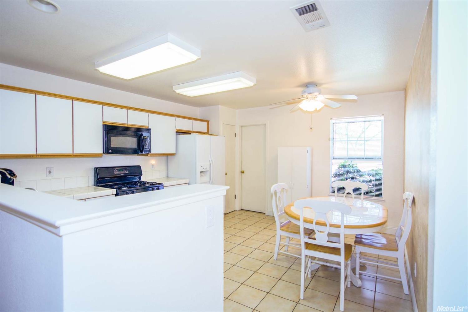 419 Roadrunner Dr, Patterson, CA 95363 photo 2