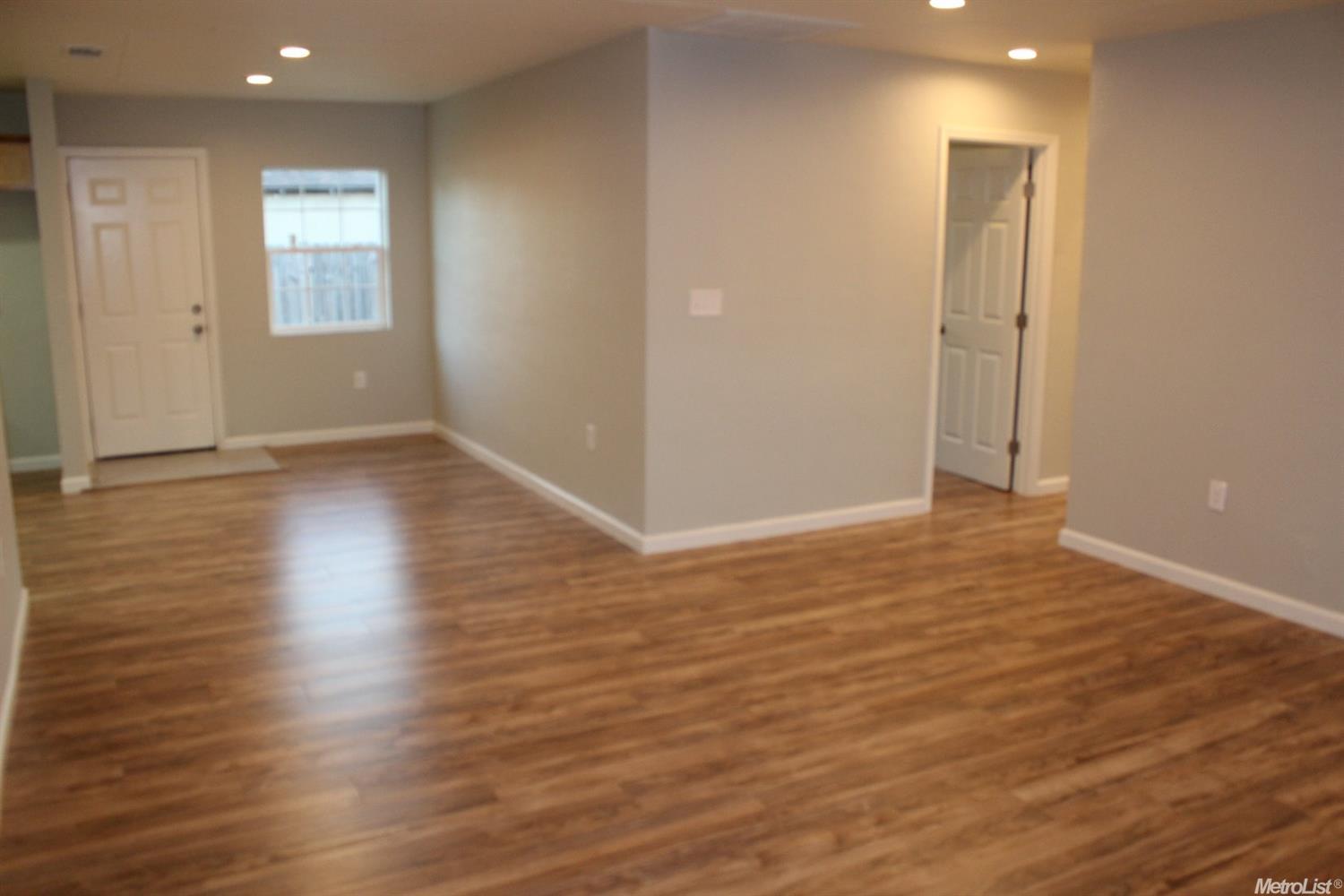 144 Starr Ave, Turlock, CA 95380 photo 2