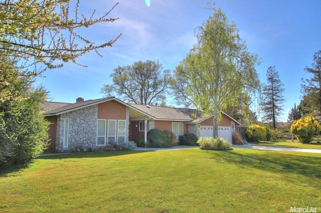 5624 Esmar Rd, Ceres, CA 95307 photo 2