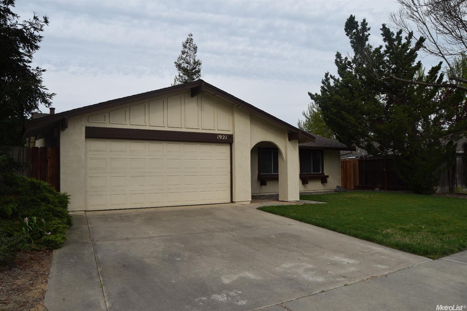 1921 Temescal Dr, Modesto, CA 95355 photo 2