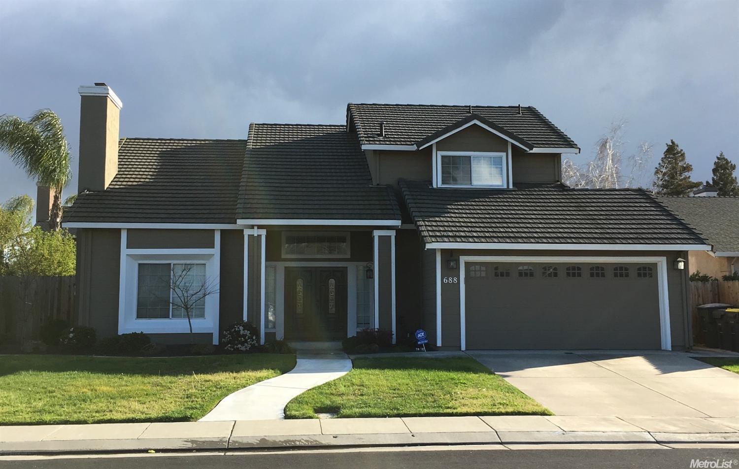 688 Jonquil Dr, Lathrop, CA 95330 photo 1