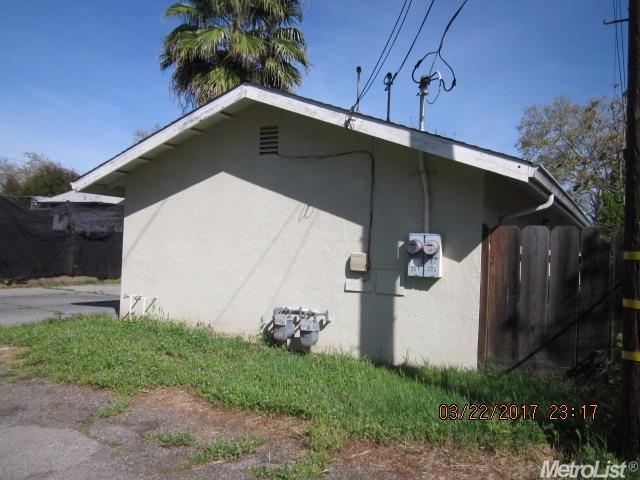 205 Oak St, Modesto, CA 95351 photo 2