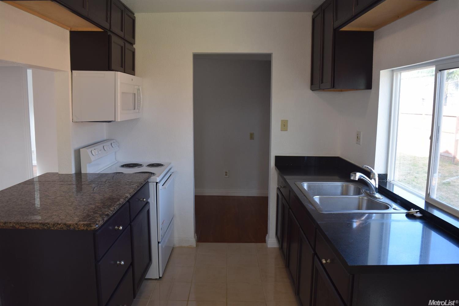 351 W 12th St, Merced, CA 95341 photo 8
